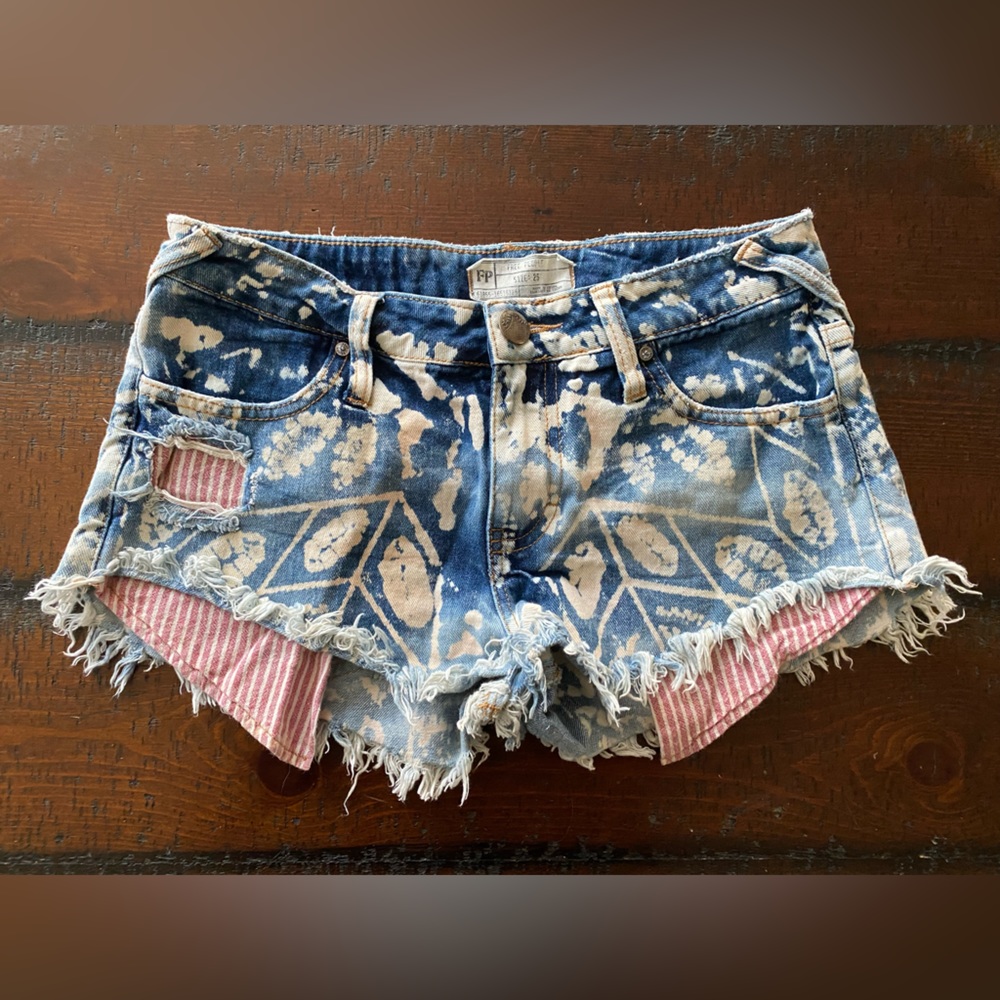 Free People peace bleach peep pocket shorts factory distressed size 25 ~